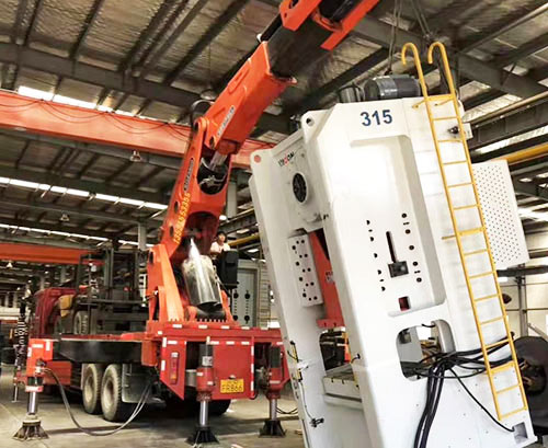 南丰县附近随车吊出租，轻松解决运输难题