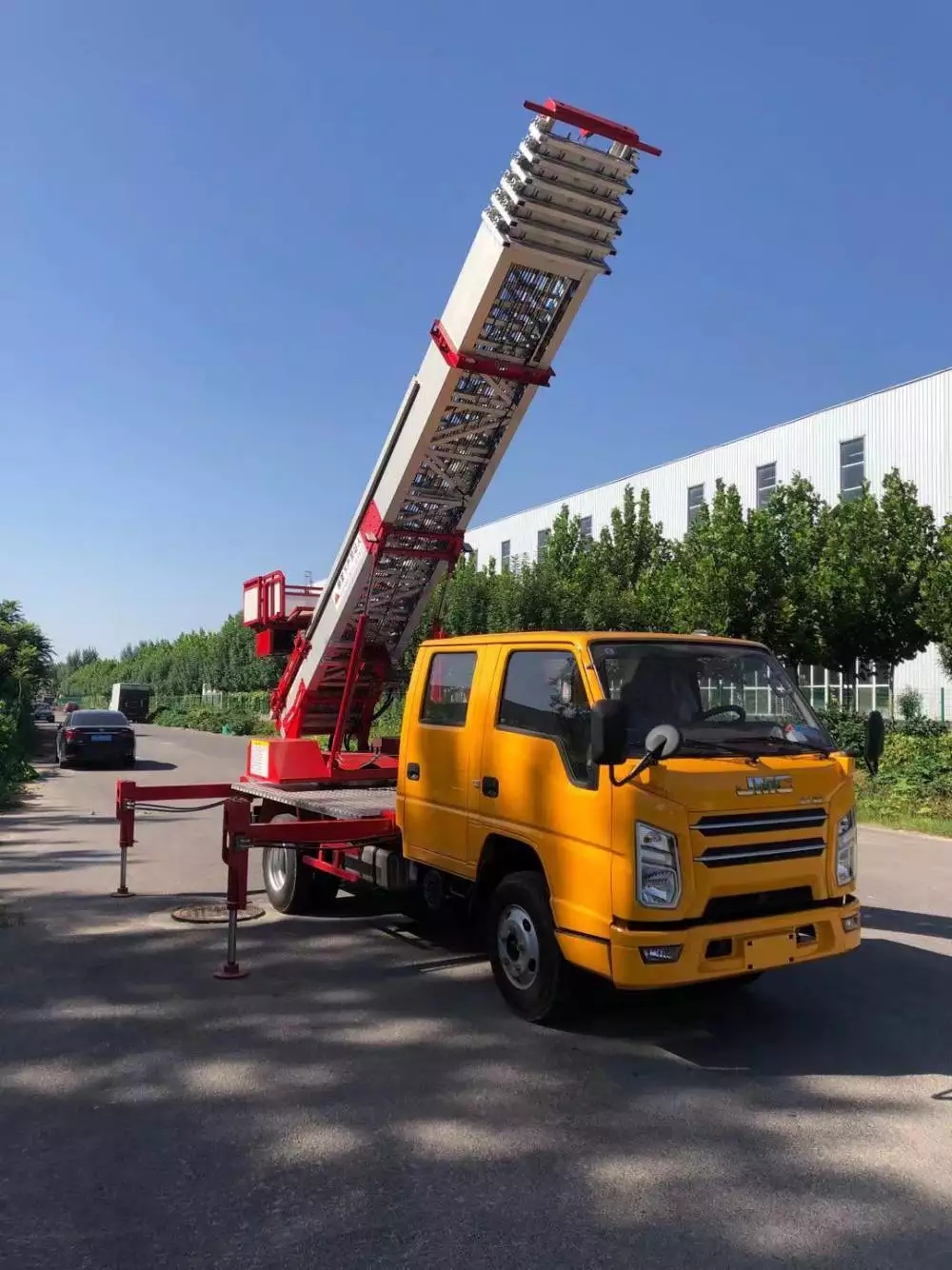 南丰县附近的云梯车出租服务：轻松解决高空作业需求
