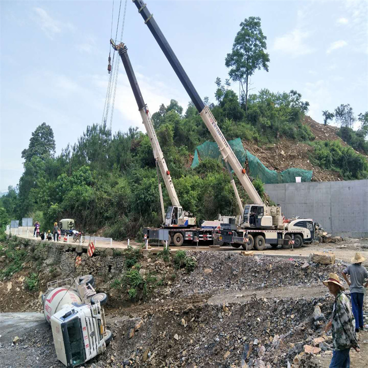 南丰县汽车掉沟里叫吊车救援要多少钱